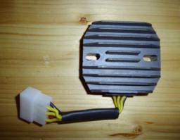 Show details for Suzuki GSX-R 1000 Laderegler 2001-2004 Picture of Suzuki GSX-R 1000 Laderegler 2001-2004